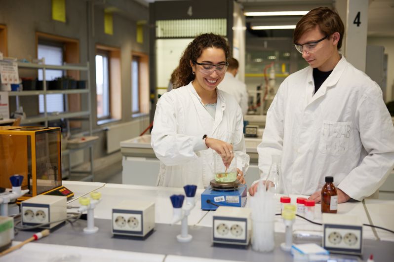 Hóa học thực phẩm được nhiều sinh viên đánh giá là môn học khó nhất